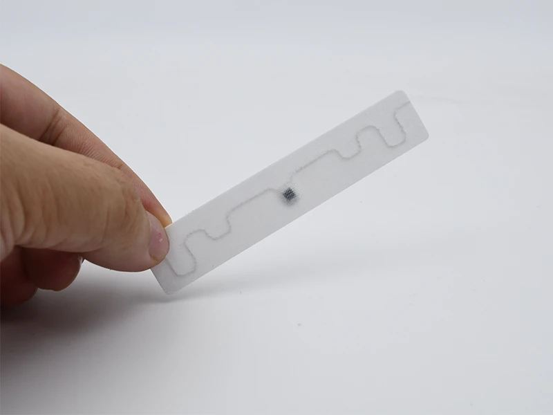 86*16mm U9XE UHF Laundry Tag 