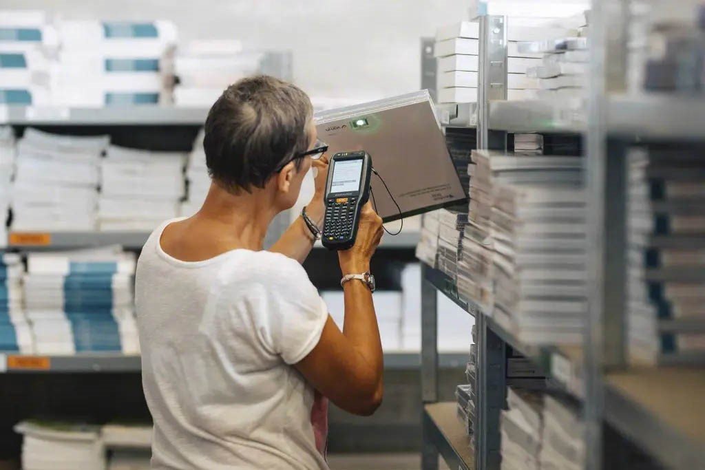 How to manage book archives using RFID tags